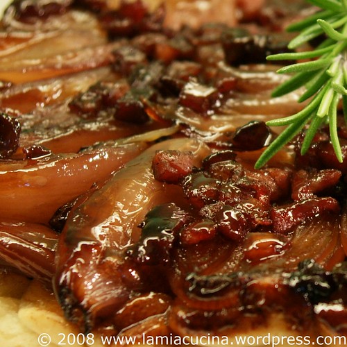 Tarte Tatin aux echalottes, der Belag