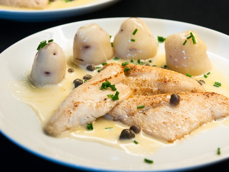 Eglifilets an Yuzu-Olivenöl-