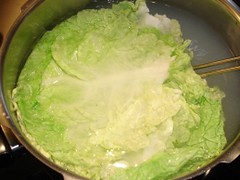 Wirsingblätter blanchieren