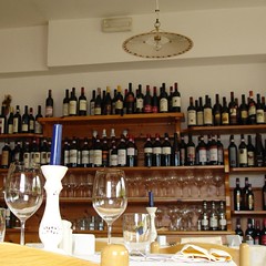 Speisesaal mit Hochaltar
