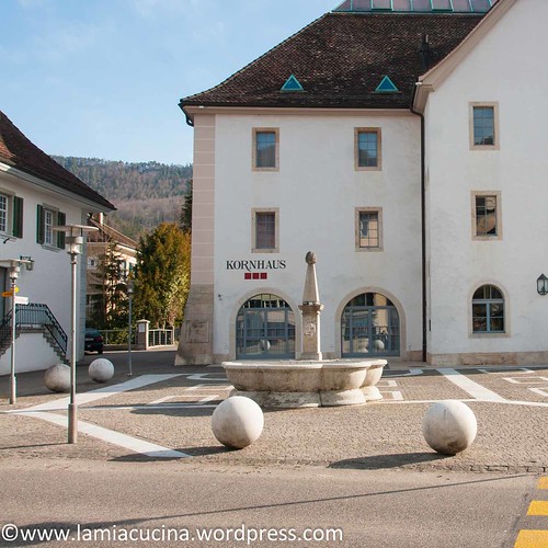 CH-4710 Balsthal: Platz vor dem Kornhaus