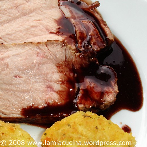 Riesenkalbskotelett an Sauce marchand de vin