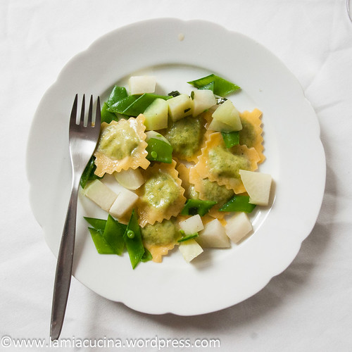Rucola-Ziegenkäseravioli mit Kohlrabi 2016 04 27_0961