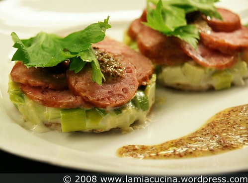 Knusprige Tartelettes mit Neuenburger Wurst und Lauch