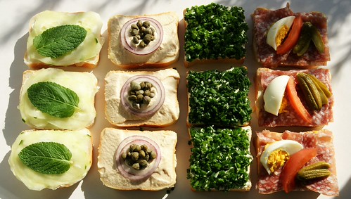 Gurke-Frischkäse, Thoncreme-Zwiebel-Kapern, Zigerbrütli, Salami-Ei-Gurke