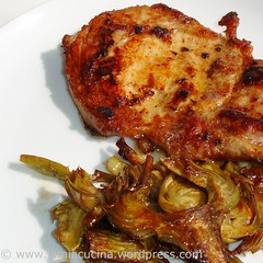 Kotelett gebraten mit Artischocken