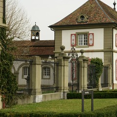 Schloss, Rückseite durchs Gitter