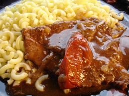 Saftplätzli mit Hörnli