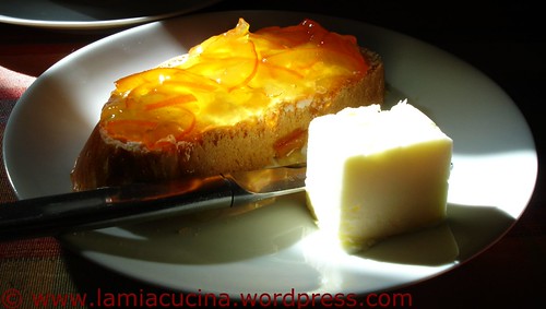 Zopf mit Orangenmarmelade