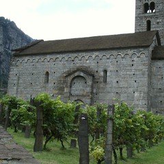 lombardische Arkaden im Weinberg