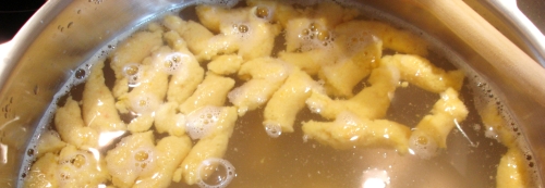 Gnocchi di polenta e zucca am Sieden
