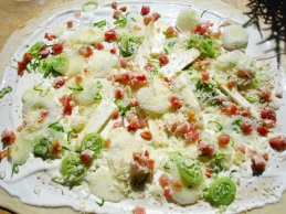 Flammkuchen roh belegt