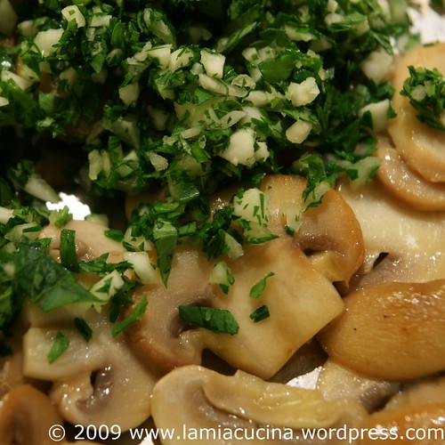Pilze und Petersilien-Knoblauch