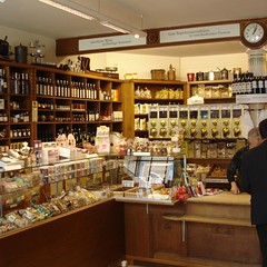 Schwarzenbach, Laden