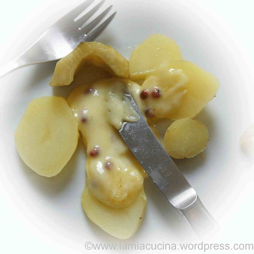 Raclette mit Gewürzgurke(n), altmodisch vignettiert
