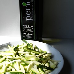 Zucchine und Olivenöl