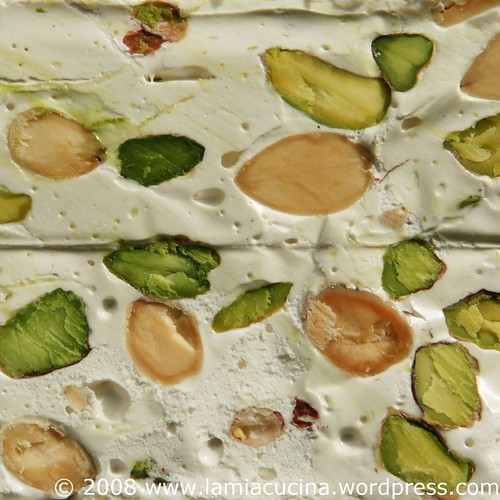 Torrone mit Mandeln und Pistazien