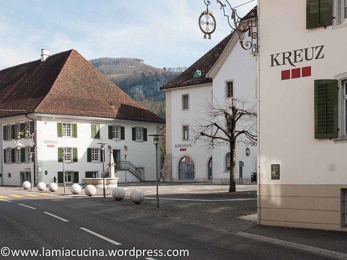 CH-4710 Balsthal: Platz vor dem Kornhaus