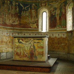 Altar und Apsis