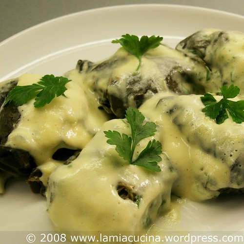 Sarmi/Dolmades mit Ei-Zitronensauce