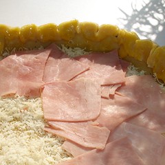 Belegen mit Käse und Schinken