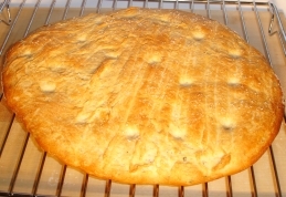 Focaccia di patate e salvia dorata