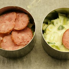Blätterteig-Lauch-Wurst einschichten